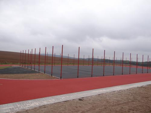 Průběh stavby nového sportovního areálu u Základní školy v Dolních Kralovicích